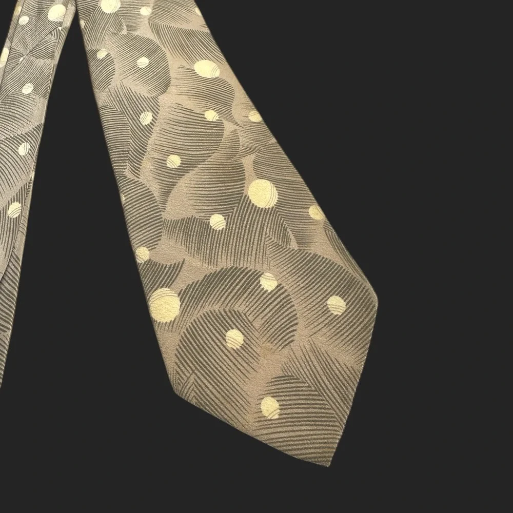 Fendi Roma Mens Silk Tie Taupe Cream Geometric Polka Dot Made in Italy 3.75 Wide